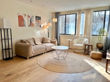 1731 Beacon St, Brookline, Massachusetts, 3 Bedrooms Bedrooms, 5 Rooms Rooms,2 BathroomsBathrooms,Residential Lease,For Rent,Beacon St,73442422