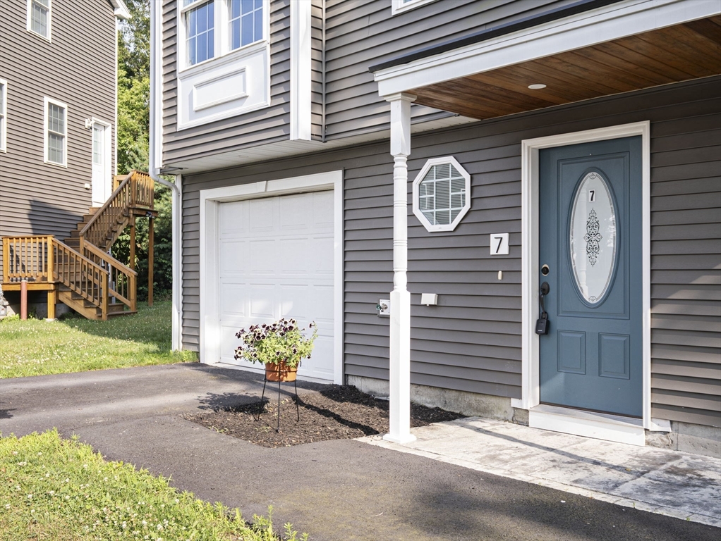 543 Andover St, Lawrence, Massachusetts, 3 Bedrooms Bedrooms, 5 Rooms Rooms,2 BathroomsBathrooms,Residential Lease,For Rent,Andover St,73442458