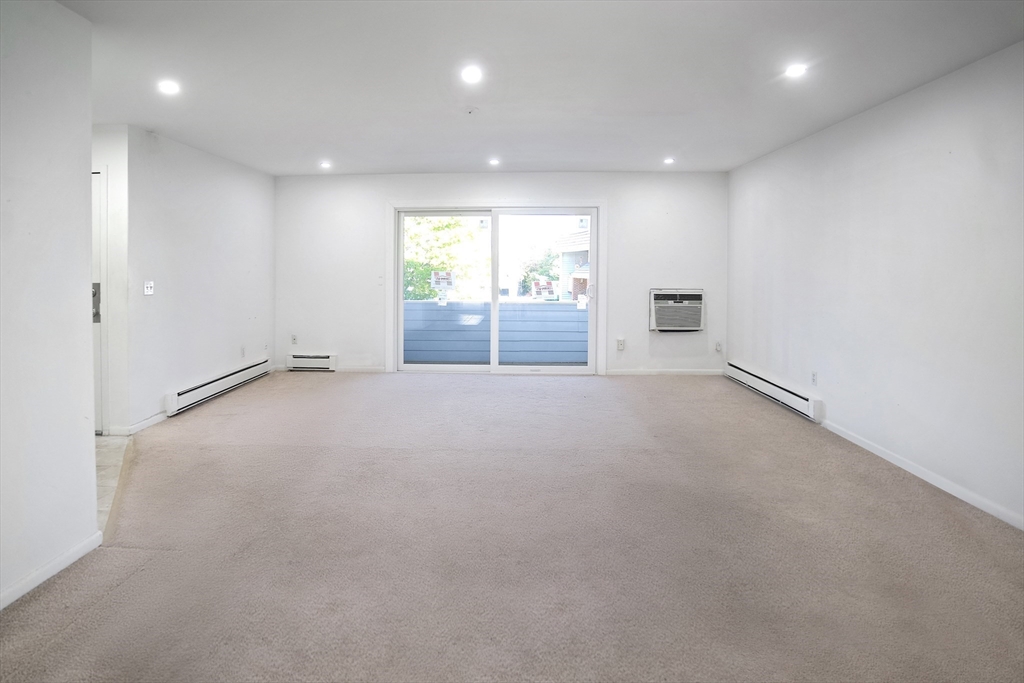 92 Presidential Dr, Quincy, Massachusetts, 2 Bedrooms Bedrooms, 5 Rooms Rooms,1 BathroomBathrooms,Residential Lease,For Rent,Presidential Dr,73442557