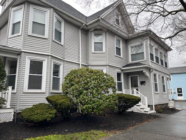 7 Lowell Street, Woburn, Massachusetts, 2 Bedrooms Bedrooms, 6 Rooms Rooms,1 BathroomBathrooms,Residential Lease,For Rent,Lowell Street,73442670