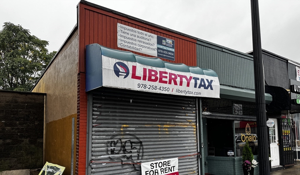 138 Broadway, Lawrence, Massachusetts, ,Commercial Lease,For Rent,Broadway,73442704