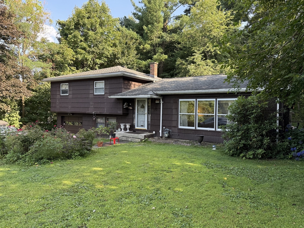 16 Meadowview Rd, Holyoke, Massachusetts, 3 Bedrooms Bedrooms, 6 Rooms Rooms,1.5 BathroomsBathrooms,Residential,For Sale,Meadowview Rd,73417841