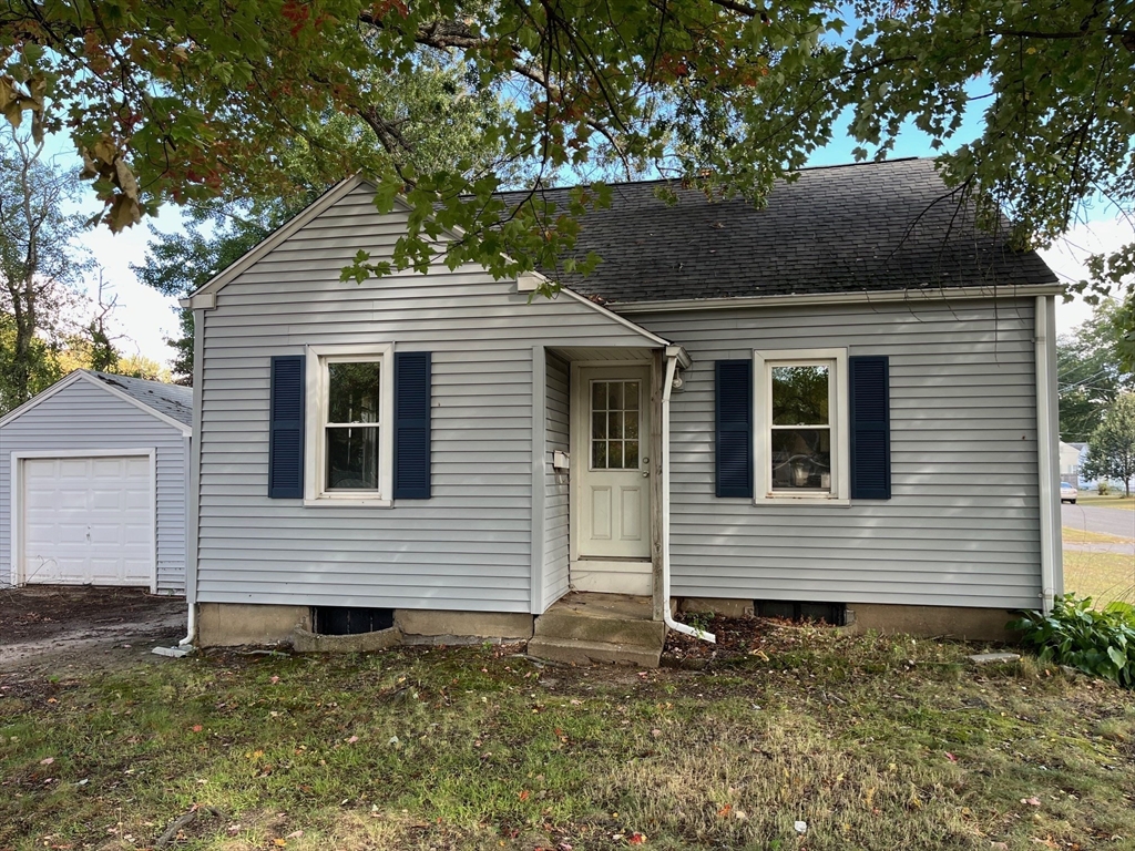 1709 Memorial Drive, Chicopee, Massachusetts, 2 Bedrooms Bedrooms, 5 Rooms Rooms,1 BathroomBathrooms,Residential,For Sale,Memorial Drive,73436422