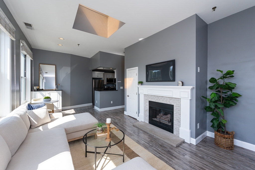 80 Wingate Street, Haverhill, Massachusetts, 2 Bedrooms Bedrooms, 4 Rooms Rooms,1 BathroomBathrooms,Residential,For Sale,Wingate Street,73427363