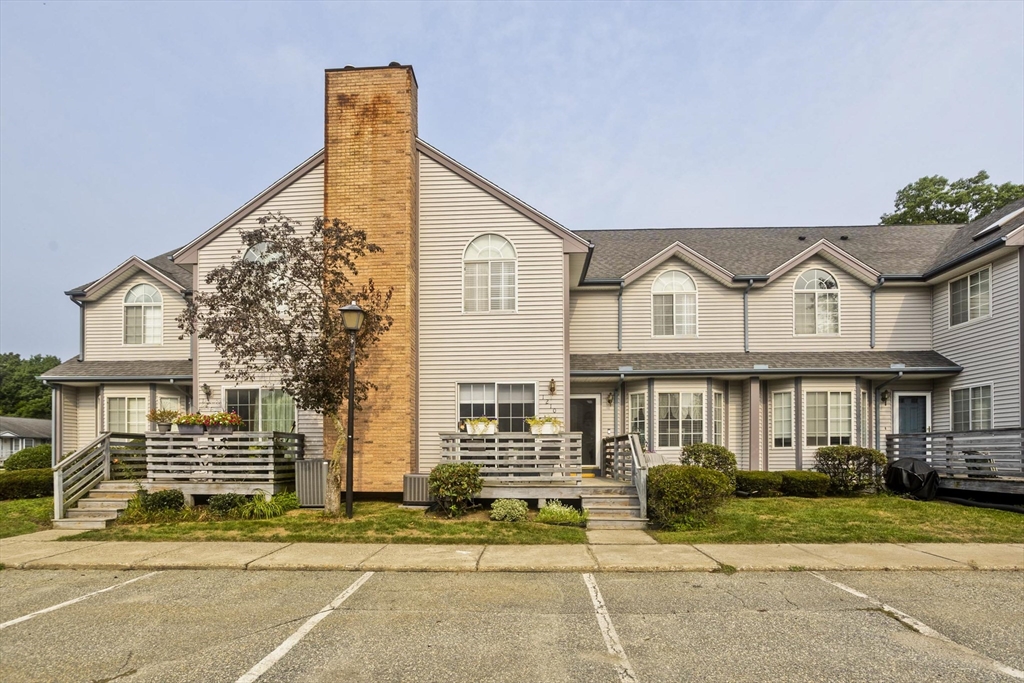 104 Johnson Rd, Chicopee, Massachusetts, 2 Bedrooms Bedrooms, 4 Rooms Rooms,1.5 BathroomsBathrooms,Residential,For Sale,Johnson Rd,73415453