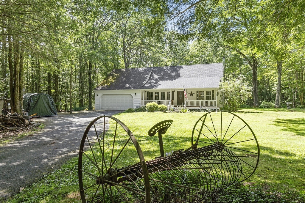 61 East Rd, Orange, Massachusetts, 3 Bedrooms Bedrooms, 8 Rooms Rooms,2.5 BathroomsBathrooms,Residential,For Sale,East Rd,73408221