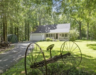 61 East Rd, Orange, Massachusetts, 3 Bedrooms Bedrooms, 8 Rooms Rooms,2.5 BathroomsBathrooms,Residential,For Sale,East Rd,73408221