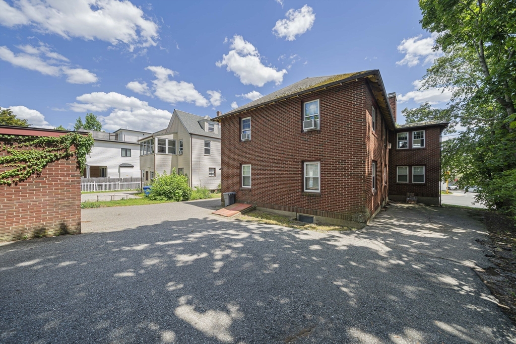 1667-1669 Centre Street, Newton, Massachusetts, 7 Bedrooms Bedrooms, 17 Rooms Rooms,2 BathroomsBathrooms,Residential Income,For Sale,Centre Street,73425635