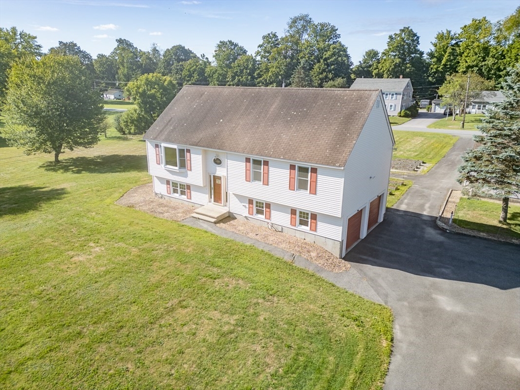 12 Chace Ave, Pepperell, Massachusetts, 3 Bedrooms Bedrooms, 6 Rooms Rooms,2 BathroomsBathrooms,Residential,For Sale,Chace Ave,73419617