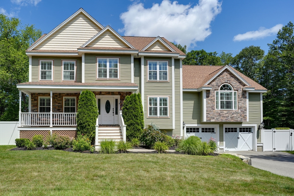 8 Laurie Ln, Burlington, Massachusetts, 4 Bedrooms Bedrooms, 10 Rooms Rooms,3.5 BathroomsBathrooms,Residential,For Sale,Laurie Ln,73412364