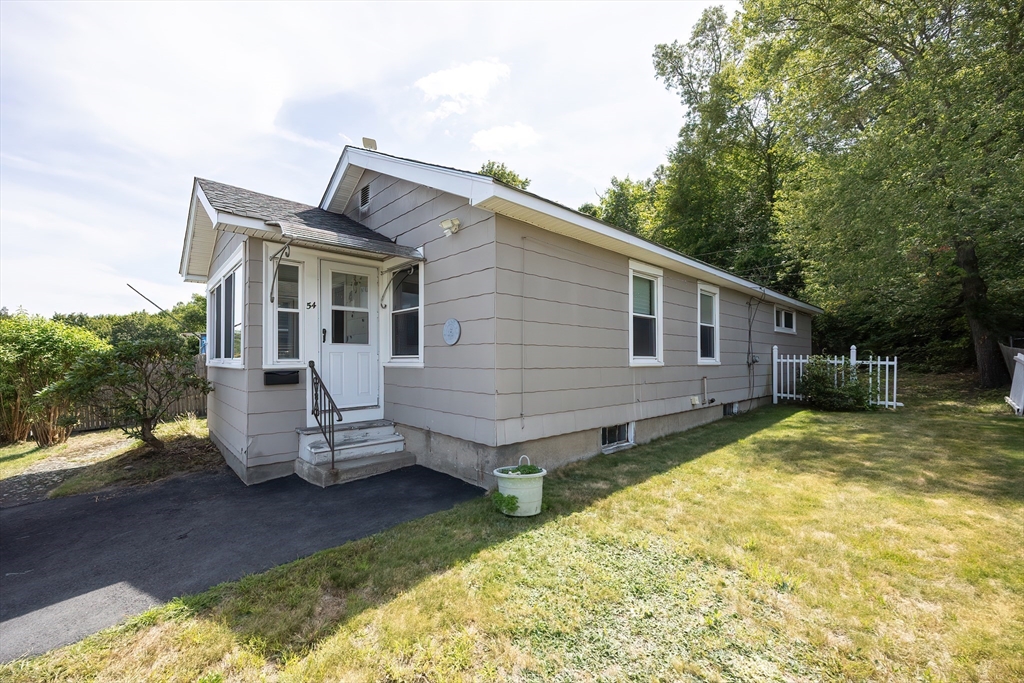 54 Hill Street, Hopedale, Massachusetts, 2 Bedrooms Bedrooms, 4 Rooms Rooms,1 BathroomBathrooms,Residential,For Sale,Hill Street,73424471