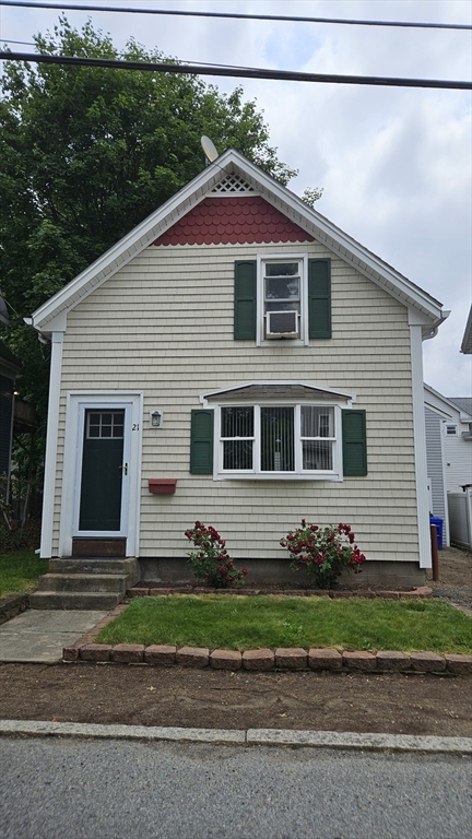 21 Morey St, Attleboro, Massachusetts, 2 Bedrooms Bedrooms, 5 Rooms Rooms,1 BathroomBathrooms,Residential,For Sale,Morey St,73387636