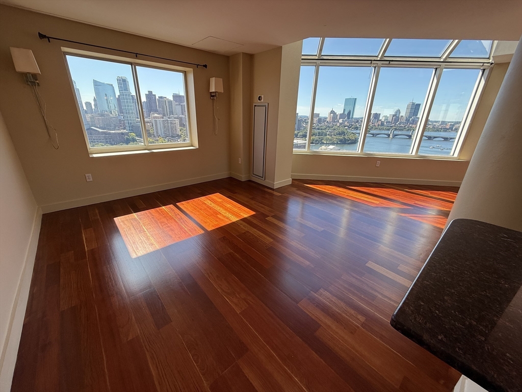 10 Museum Way, Cambridge, Massachusetts, 2 Bedrooms Bedrooms, 5 Rooms Rooms,2 BathroomsBathrooms,Residential Lease,For Rent,Museum Way,73423384