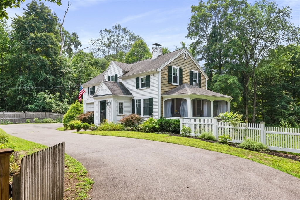 20 Lake St, Sherborn, Massachusetts, 3 Bedrooms Bedrooms, 6 Rooms Rooms,1.5 BathroomsBathrooms,Residential,For Sale,Lake St,73417133