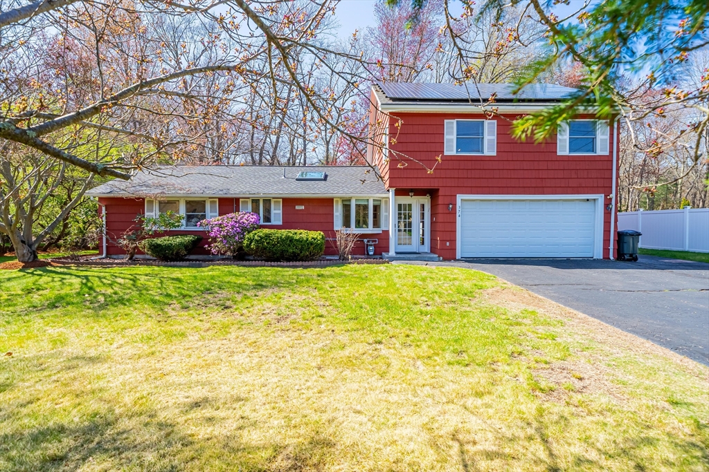 374 Woburn St, Lexington, Massachusetts, 5 Bedrooms Bedrooms, 9 Rooms Rooms,3 BathroomsBathrooms,Residential Lease,For Rent,Woburn St,73415500