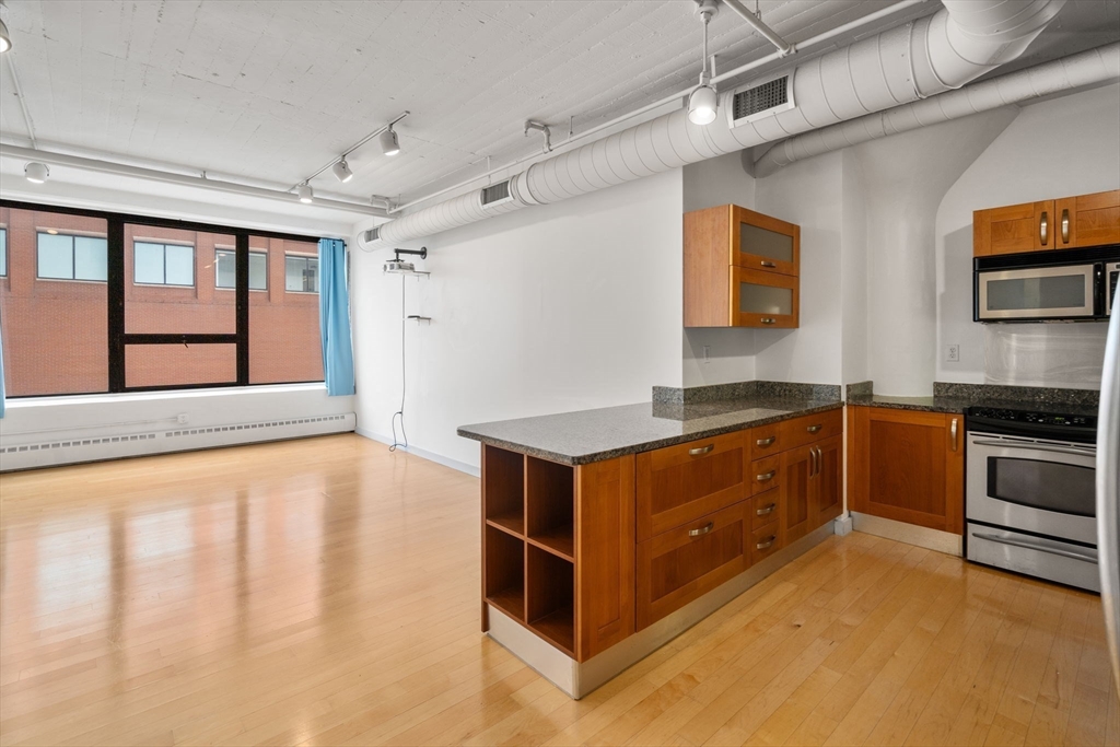 210 South St., Boston, Massachusetts, 1 Bedroom Bedrooms, 4 Rooms Rooms,2 BathroomsBathrooms,Residential Lease,For Rent,South St.,73409801