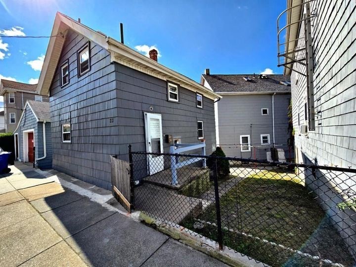 23 Pitman, Fall River, Massachusetts, 2 Bedrooms Bedrooms, 5 Rooms Rooms,1 BathroomBathrooms,Residential,For Sale,Pitman,73419159