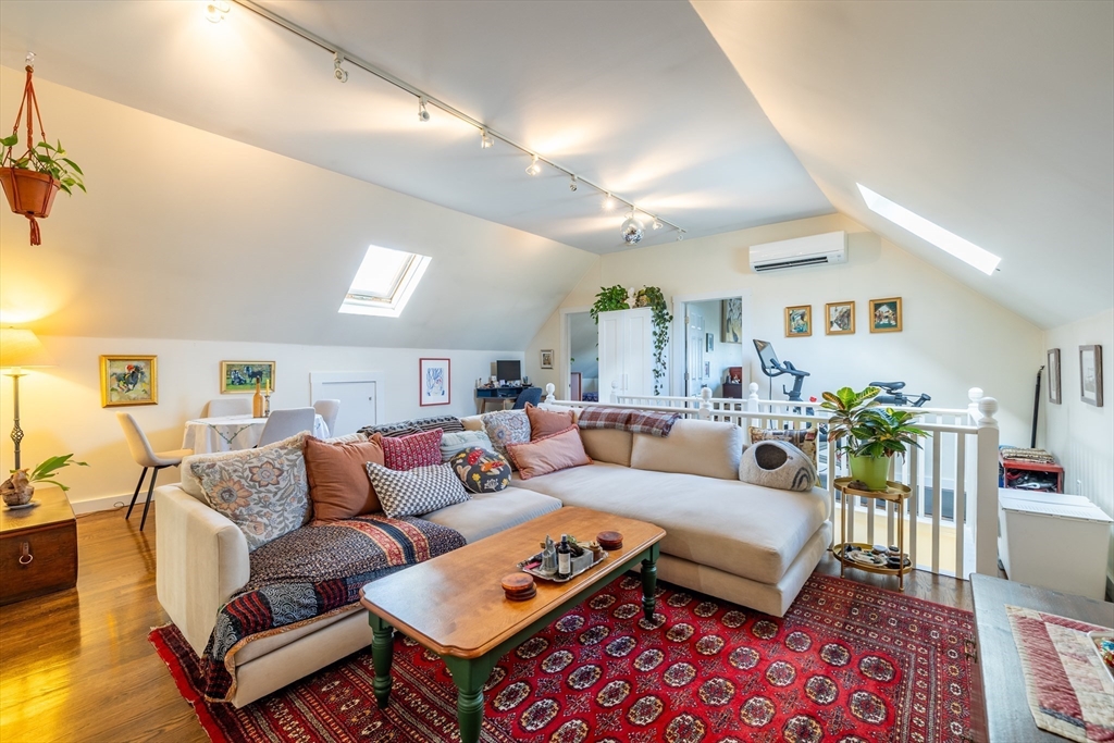 137 North St, Salem, Massachusetts, 2 Bedrooms Bedrooms, 4 Rooms Rooms,1 BathroomBathrooms,Residential Lease,For Rent,North St,73430236