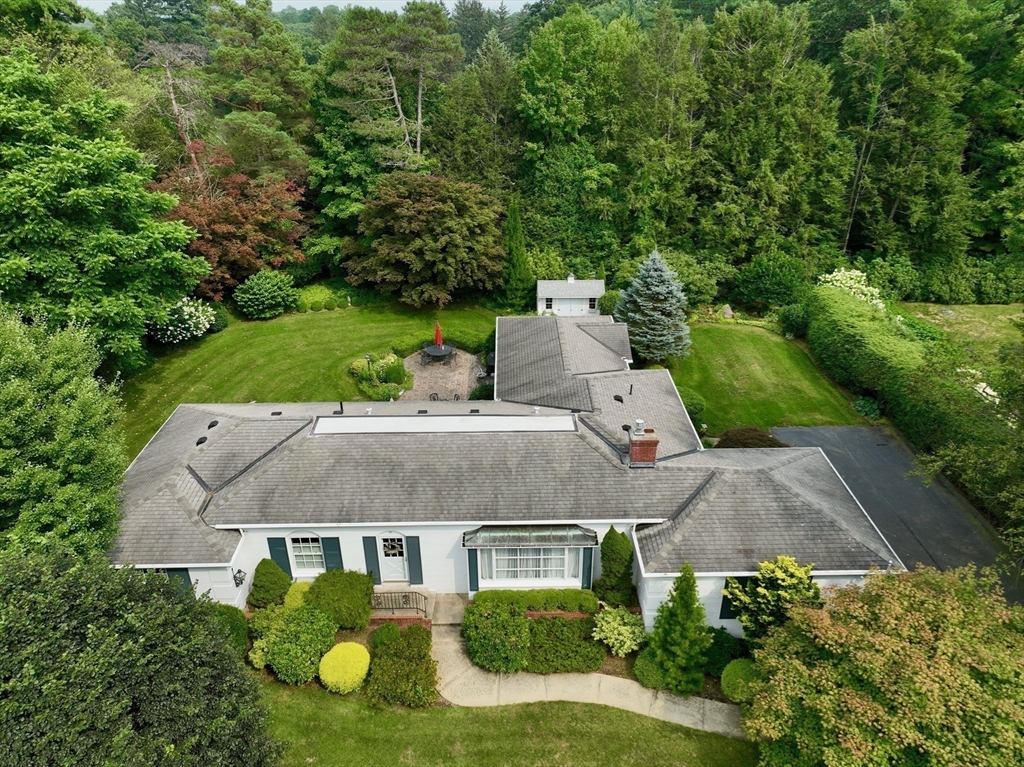 35 Hillcrest Drive, Northampton, Massachusetts, 3 Bedrooms Bedrooms, 7 Rooms Rooms,2 BathroomsBathrooms,Residential,For Sale,Hillcrest Drive,73415091