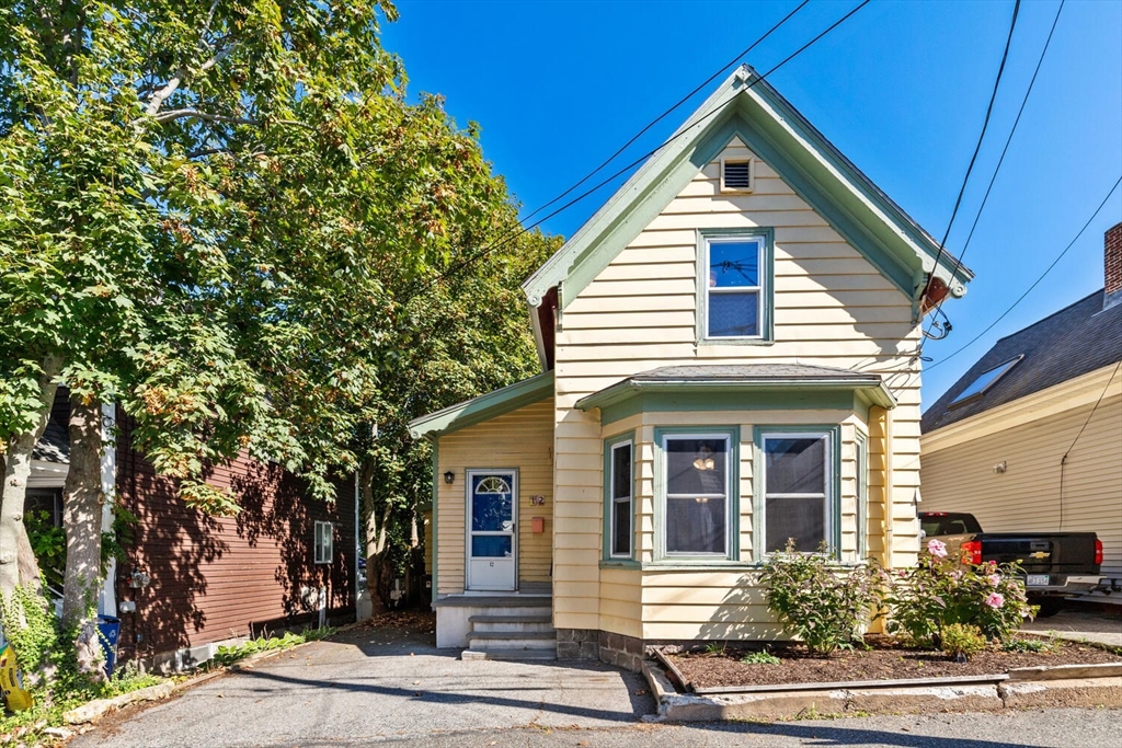 12 Harold Avenue, Gloucester, Massachusetts, 2 Bedrooms Bedrooms, 6 Rooms Rooms,1 BathroomBathrooms,Residential,For Sale,Harold Avenue,73426073