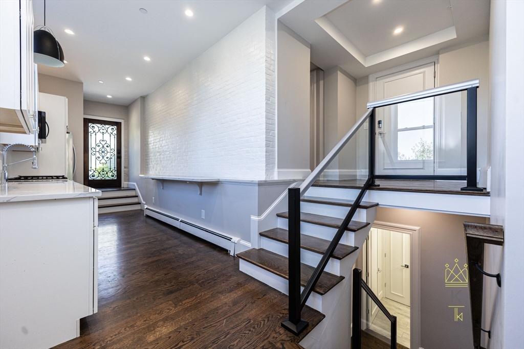 85 Regent St., Boston, Massachusetts, 3 Bedrooms Bedrooms, 5 Rooms Rooms,2 BathroomsBathrooms,Residential Lease,For Rent,Regent St.,73443805