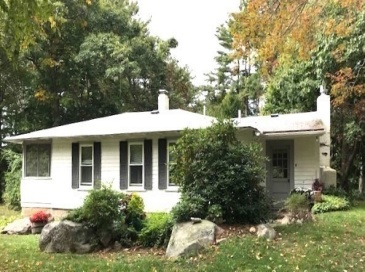 8 Emily Lane, Gloucester, Massachusetts, 2 Bedrooms Bedrooms, 5 Rooms Rooms,1 BathroomBathrooms,Residential Lease,For Rent,Emily Lane,73424693