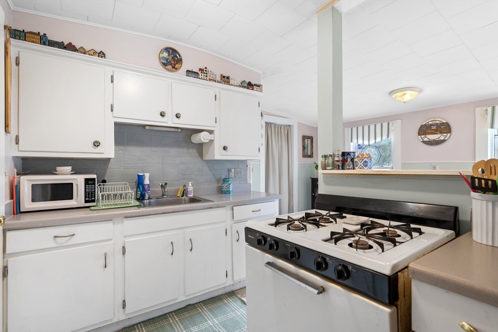 329 Commercial St, Braintree, Massachusetts, 3 Bedrooms Bedrooms, 6 Rooms Rooms,1 BathroomBathrooms,Residential Lease,For Rent,Commercial St,73421092