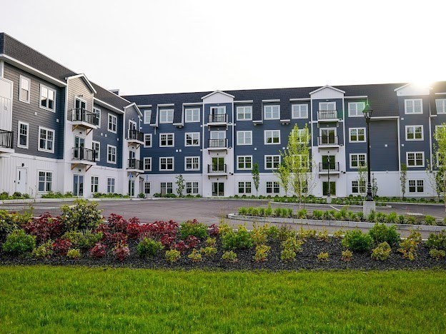 485 Blue Hills Parkway, Milton, Massachusetts, 2 Bedrooms Bedrooms, 4 Rooms Rooms,2 BathroomsBathrooms,Residential,For Sale,Blue Hills Parkway,73364520