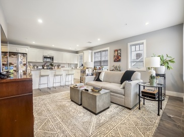 245 Bussey St, Dedham, Massachusetts, 1 Bedroom Bedrooms, 3 Rooms Rooms,1 BathroomBathrooms,Residential Lease,For Rent,Bussey St,73424330