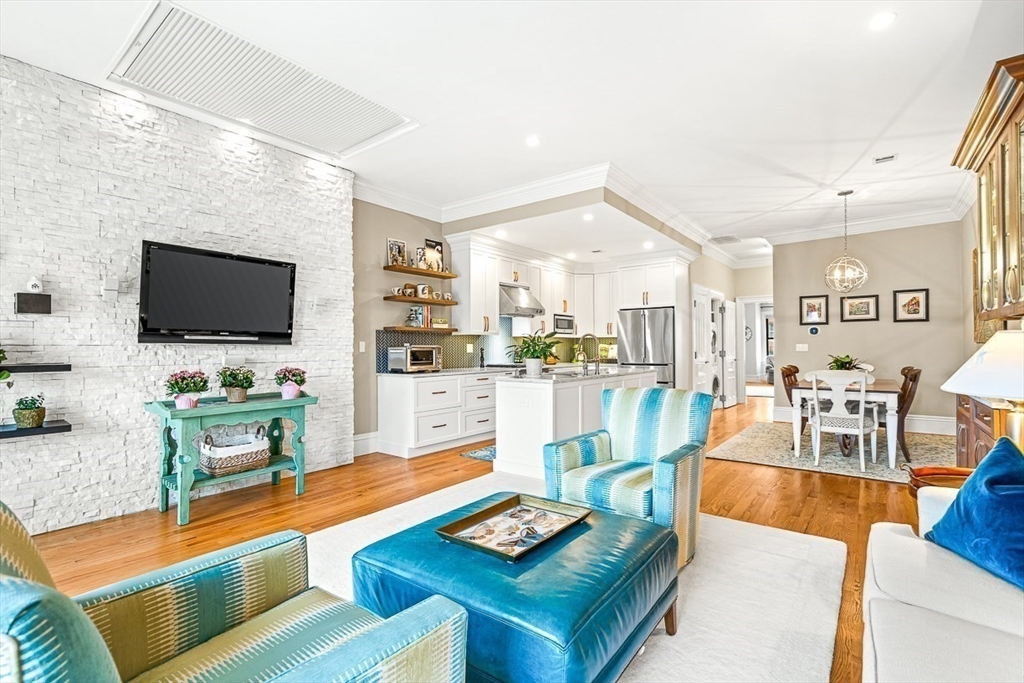 191 Beacon St, Boston, Massachusetts, 2 Bedrooms Bedrooms, 5 Rooms Rooms,2.5 BathroomsBathrooms,Residential,For Sale,Beacon St,73412246