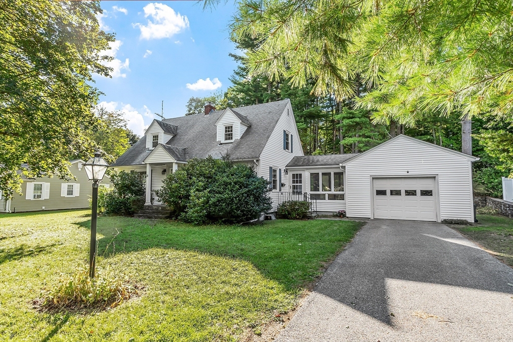 31 Crestview Dr, Holden, Massachusetts, 2 Bedrooms Bedrooms, 6 Rooms Rooms,1.5 BathroomsBathrooms,Residential,For Sale,Crestview Dr,73427877