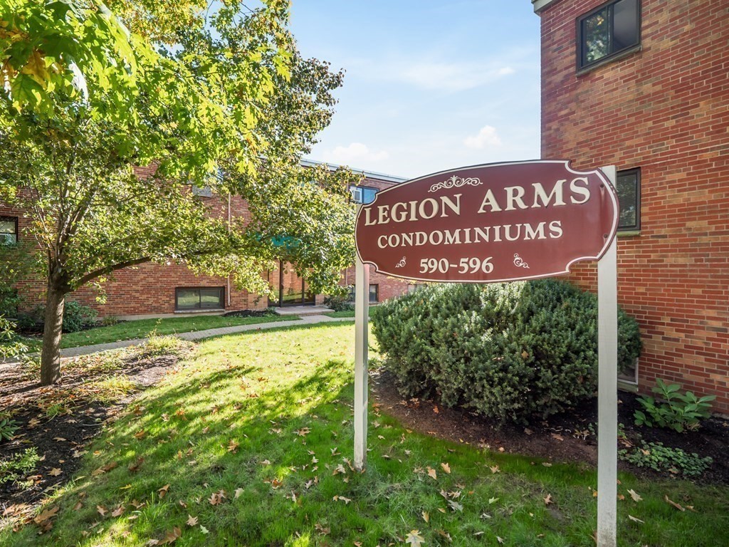 592 American Legion Hwy, Boston, Massachusetts, 1 Bedroom Bedrooms, 3 Rooms Rooms,1 BathroomBathrooms,Residential,For Sale,American Legion Hwy,73422024