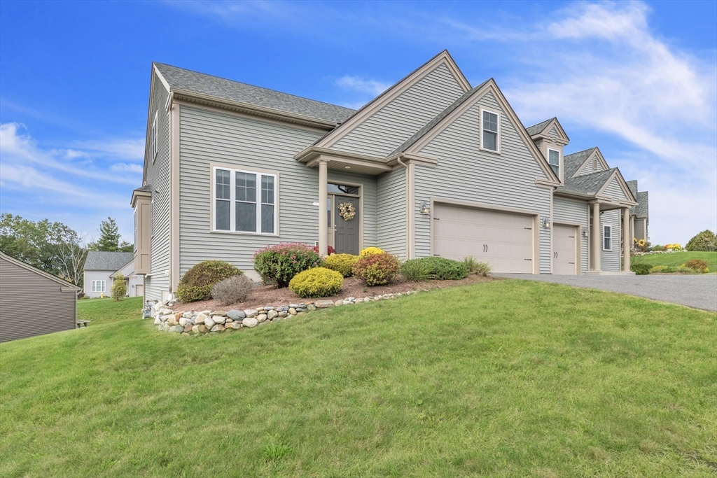 3 Iron Horse Hill, Southwick, Massachusetts, 4 Bedrooms Bedrooms, 7 Rooms Rooms,3.5 BathroomsBathrooms,Residential,For Sale,Iron Horse Hill,73427079