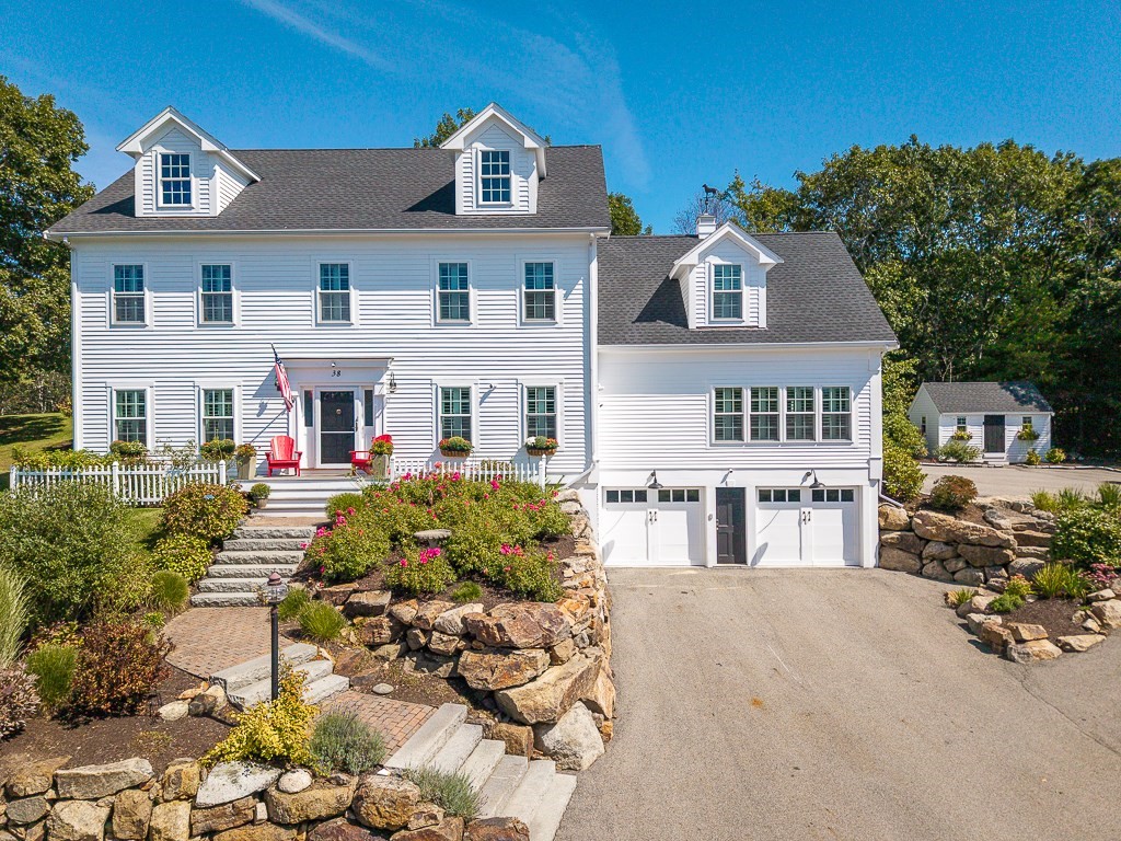 38 Lawndale, Gloucester, Massachusetts, 3 Bedrooms Bedrooms, 8 Rooms Rooms,3.5 BathroomsBathrooms,Residential,For Sale,Lawndale,73430994