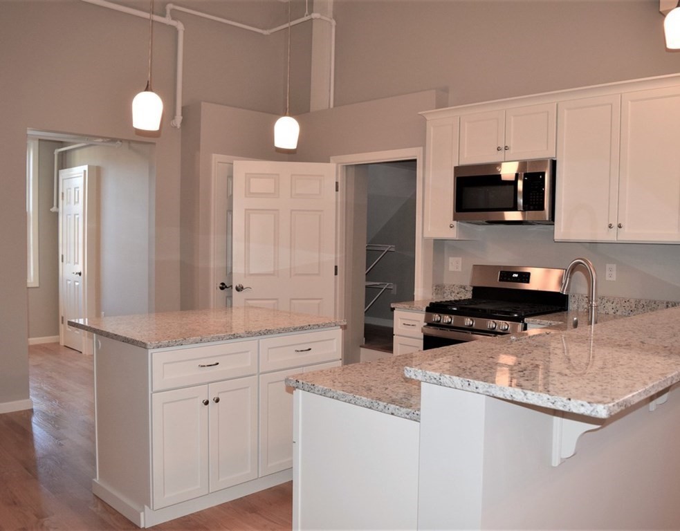 277 Central Street, Acton, Massachusetts, 2 Bedrooms Bedrooms, 6 Rooms Rooms,2 BathroomsBathrooms,Residential Lease,For Rent,Central Street,73415627