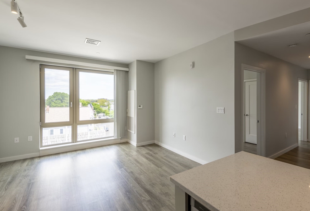 640 Boston Ave, Medford, Massachusetts, 2 Bedrooms Bedrooms, 6 Rooms Rooms,2 BathroomsBathrooms,Residential Lease,For Rent,Boston Ave,73443908