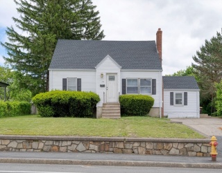 208 Green St, Weymouth, Massachusetts, 3 Bedrooms Bedrooms, 6 Rooms Rooms,2 BathroomsBathrooms,Residential Lease,For Rent,Green St,73444166