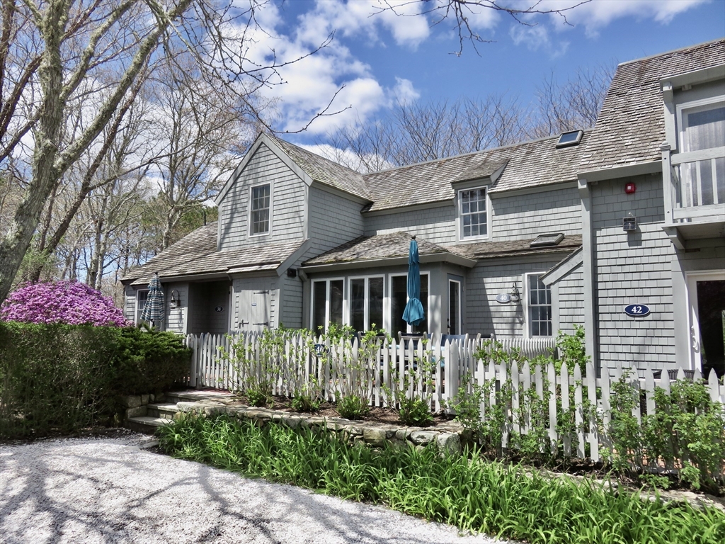 40 Brant Rock Road, Mashpee, Massachusetts, 2 Bedrooms Bedrooms, 5 Rooms Rooms,2 BathroomsBathrooms,Residential,For Sale,Brant Rock Road,73410428