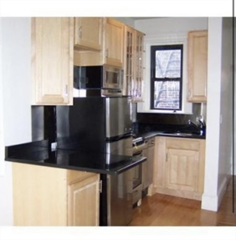 75 Burbank St, Boston, Massachusetts, 1 Bedroom Bedrooms, 3 Rooms Rooms,1 BathroomBathrooms,Residential Lease,For Rent,Burbank St,73412160