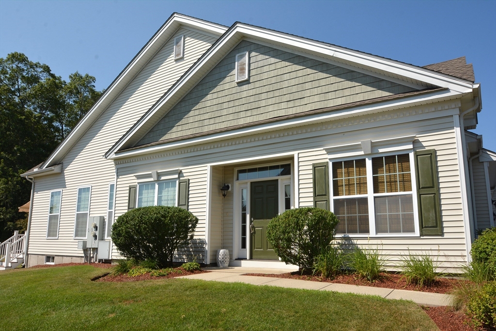 8 Hopkins Circle, Methuen, Massachusetts, 2 Bedrooms Bedrooms, 8 Rooms Rooms,2.5 BathroomsBathrooms,Residential,For Sale,Hopkins Circle,73411415