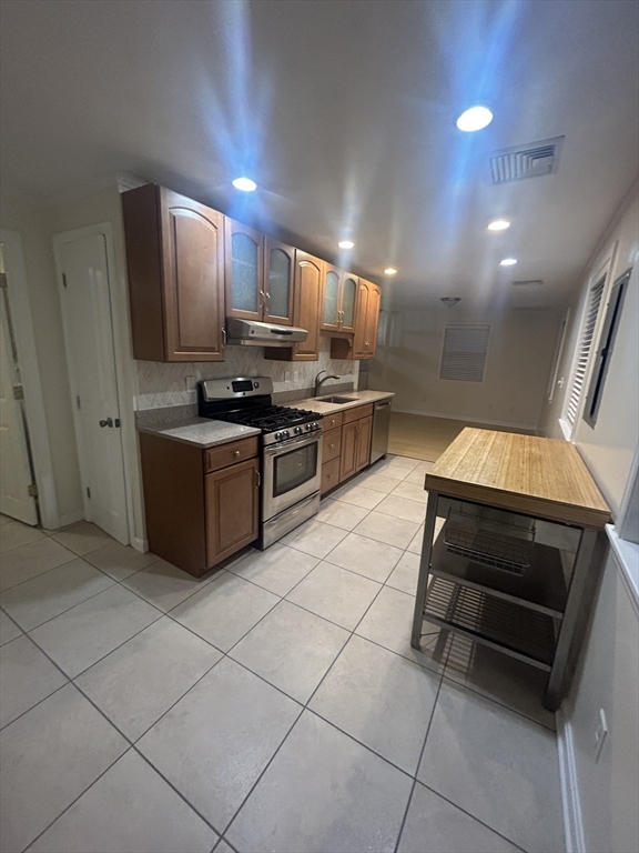 36 Hunting Street, Cambridge, Massachusetts, 2 Bedrooms Bedrooms, 4 Rooms Rooms,1 BathroomBathrooms,Residential Lease,For Rent,Hunting Street,73444194