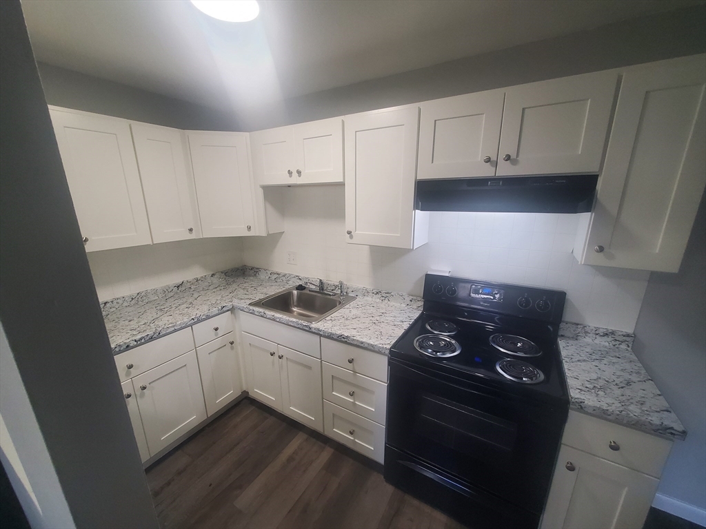 760 Cummins Highway, Boston, Massachusetts, 1 Bedroom Bedrooms, 4 Rooms Rooms,1 BathroomBathrooms,Residential Lease,For Rent,Cummins Highway,73444195