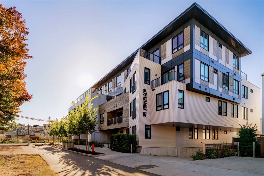 97-99 Elmwood Street, Cambridge, Massachusetts, 2 Bedrooms Bedrooms, 5 Rooms Rooms,2.5 BathroomsBathrooms,Residential,For Sale,Elmwood Street,73444208