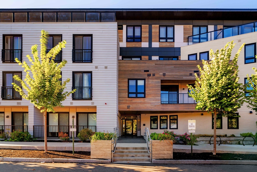 97-99 Elmwood Street, Cambridge, Massachusetts, 3 Bedrooms Bedrooms, 5 Rooms Rooms,2.5 BathroomsBathrooms,Residential,For Sale,Elmwood Street,73444207