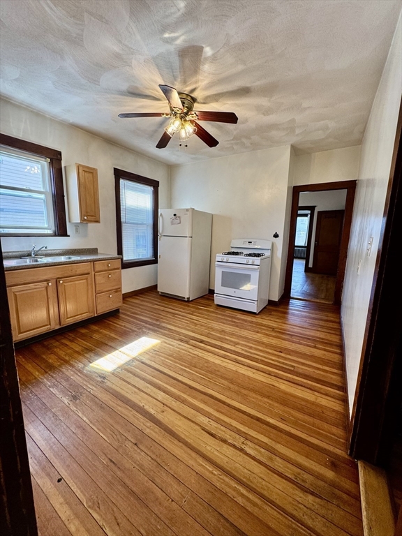 64 Wellington Road, Medford, Massachusetts, 2 Bedrooms Bedrooms, 5 Rooms Rooms,1 BathroomBathrooms,Residential Lease,For Rent,Wellington Road,73444391