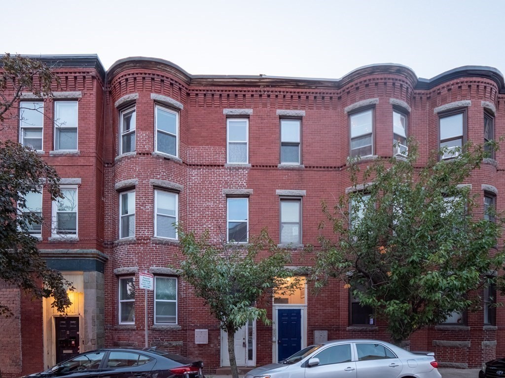 4 Saxton St, Boston, Massachusetts, 5 Bedrooms Bedrooms, 11 Rooms Rooms,3 BathroomsBathrooms,Residential Income,For Sale,Saxton St,73444430
