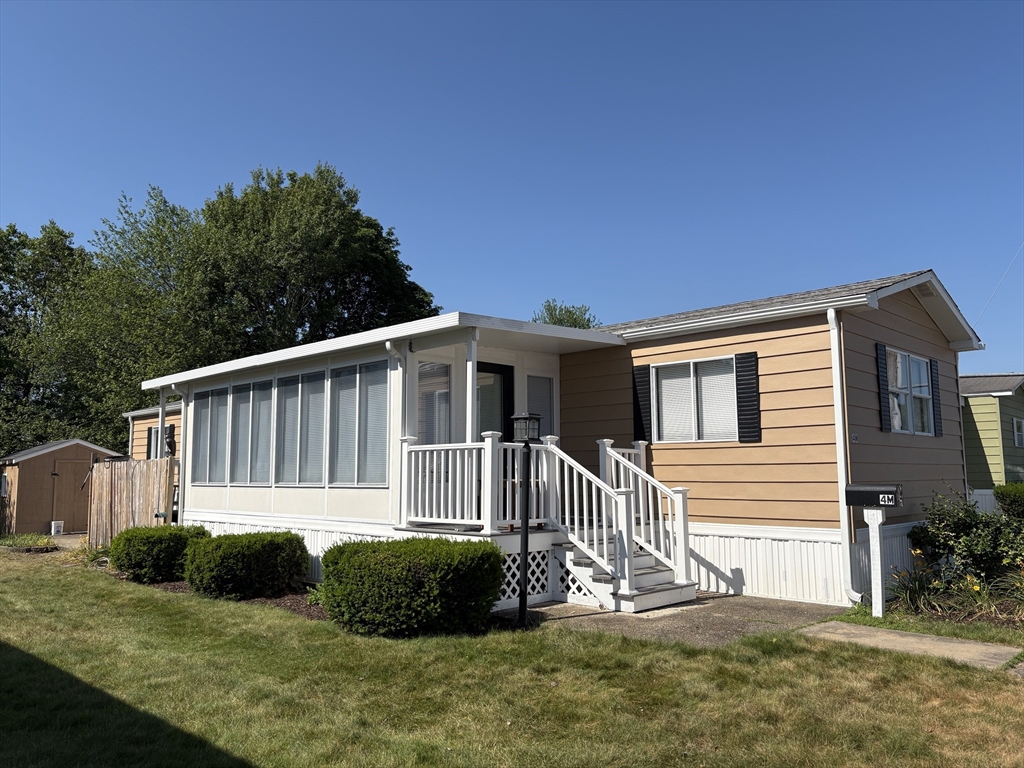 300 East Washington Street, North Attleboro, Massachusetts, 2 Bedrooms Bedrooms, 4 Rooms Rooms,1 BathroomBathrooms,Residential,For Sale,East Washington Street,73399097