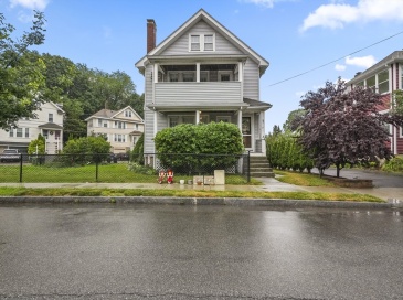 33 Woodleigh Rd, Watertown, Massachusetts, 5 Bedrooms Bedrooms, 11 Rooms Rooms,2 BathroomsBathrooms,Residential Income,For Sale,Woodleigh Rd,73404735