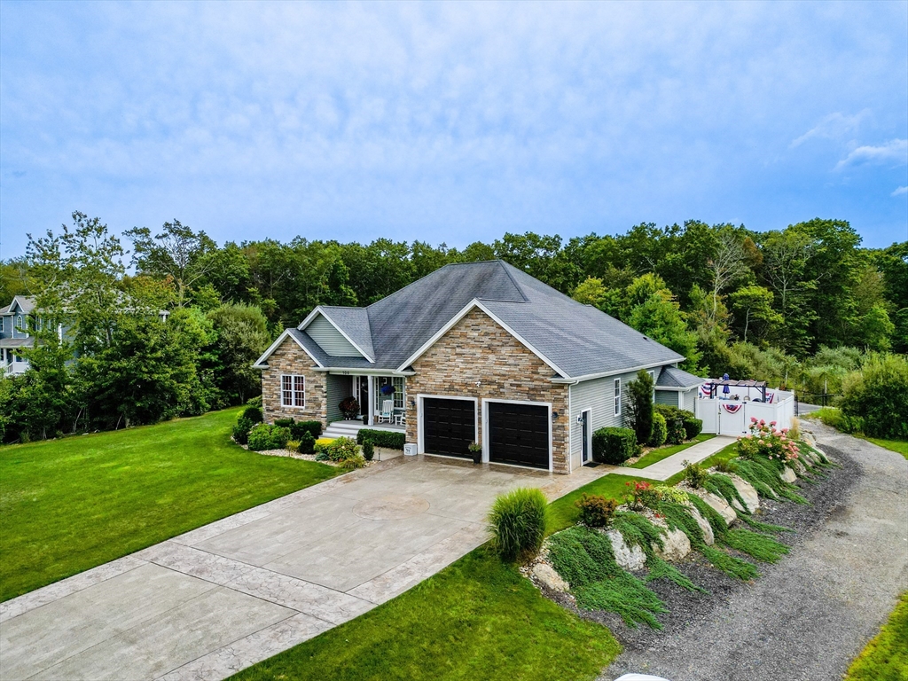 100 Oxford Lane, Swansea, Massachusetts, 3 Bedrooms Bedrooms, 6 Rooms Rooms,2.5 BathroomsBathrooms,Residential,For Sale,Oxford Lane,73426823