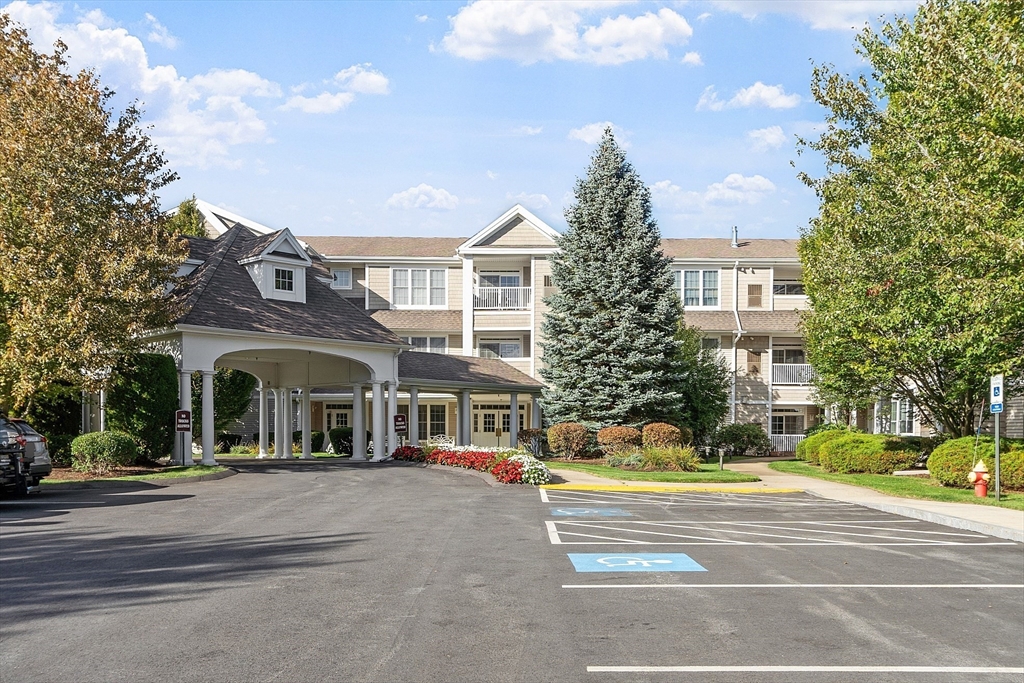 1117 Emerald Court, Tewksbury, Massachusetts, 1 Bedroom Bedrooms, 4 Rooms Rooms,1.5 BathroomsBathrooms,Residential,For Sale,Emerald Court,73444563